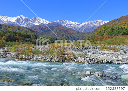 白馬三山與三層秋葉 132828597