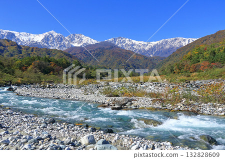 白馬三山與三層秋葉 白馬三山與三層秋葉 132828609