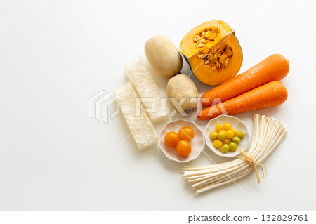七種冬至食物,白色背景 七種冬至食物,白色背景 132829761