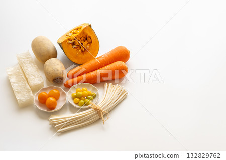 七種冬至食物，白色背景 132829762