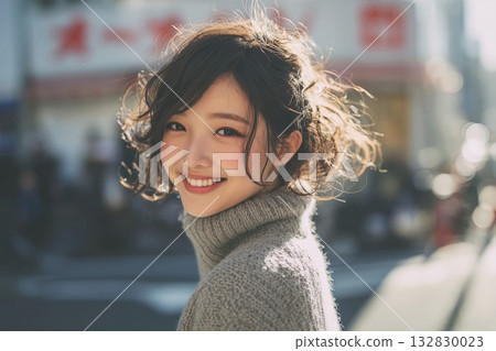 Woman taking photos in the city Woman taking photos in the city 132830023