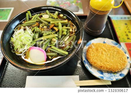 山菜蕎麥麵配鹿肉丸子 山菜蕎麥麵配鹿肉丸子 132830617