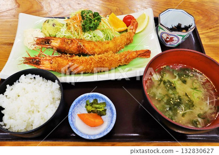 Fried shrimp set meal 132830627