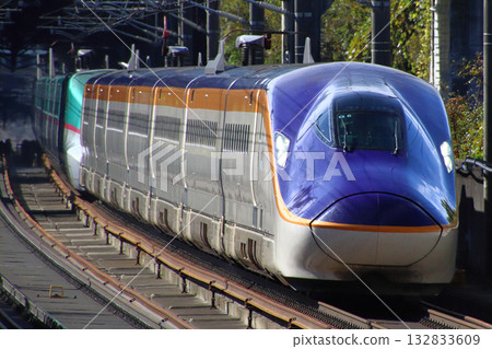 運行於東北新幹線的山形新幹線 E8 系翼（與 E5 系列合併） 132833609