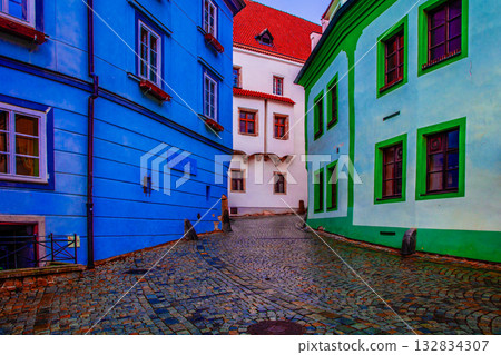 色彩繽紛的街角 132834307