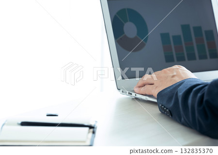 Businessman working on a laptop 132835370