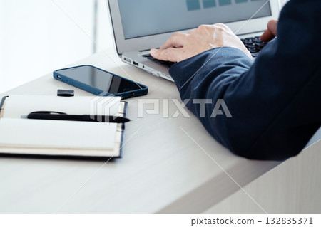 Businessman working on a laptop 132835371