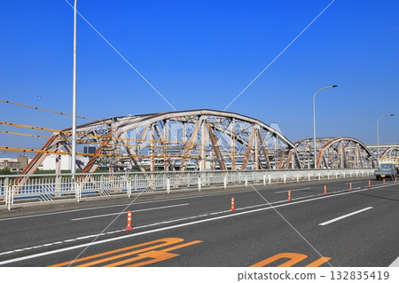 從足立區柳原一側看到的堀切橋 從足立區柳原一側看到的堀切橋 132835419