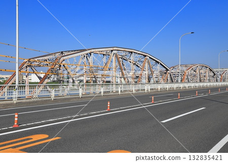 從足立區柳原一側看到的堀切橋 從足立區柳原一側看到的堀切橋 132835421