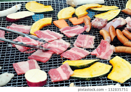 Delicious barbecue 132835751