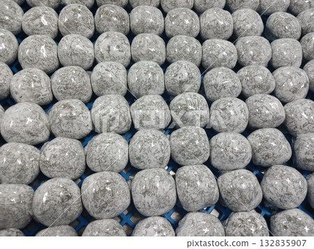 traditional asian dessert: mochi chapssaltteok (rice cake) 132835907