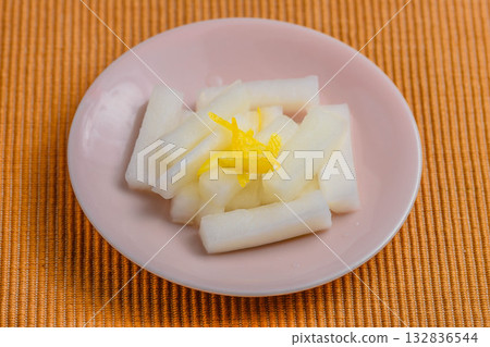 Yuzu daikon radish 132836544