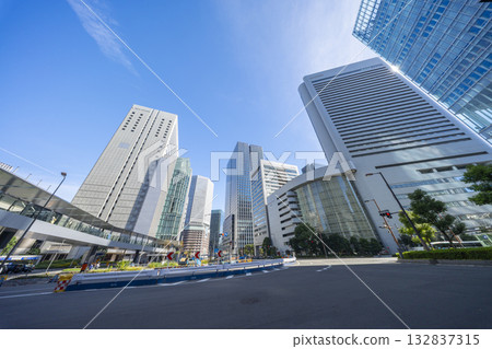 大阪車站城 JR 大阪車站大樓 Morning Autumn Sunny 132837315