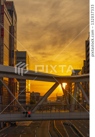 從阿倍野步行橋欣賞大阪城市夜景 從阿倍野步行橋欣賞大阪城市夜景 132837333