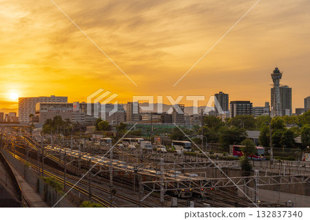 從阿倍野步行橋欣賞大阪城市夜景 從阿倍野步行橋欣賞大阪城市夜景 132837340