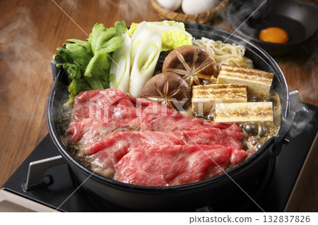 Sukiyaki (domestic Japanese Black beef) 132837826