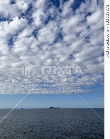 秋日的藍色瀨戶內海/海邊生活 秋日的藍色瀨戶內海/海邊生活 132838872