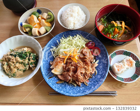 A classic dish found at local eateries: Pork ginger fried set meal (includes kenchinjiru soup, a small dish, and a dessert bowl) A classic dish found at local eateries: Pork ginger fried set meal (includes kenchinjiru soup, a small dish, and a dessert bowl) 132839332