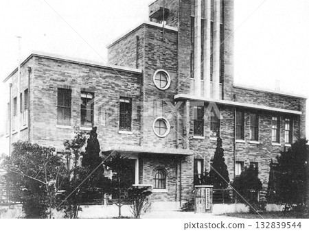 Pre-war and wartime architecture, modern architecture 132839544