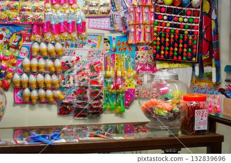 retro candy shop 132839696
