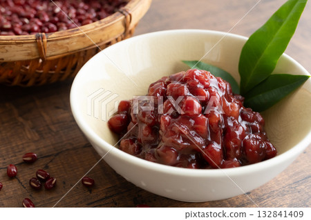 Red bean paste (tsubuan) Red bean paste (tsubuan) 132841409