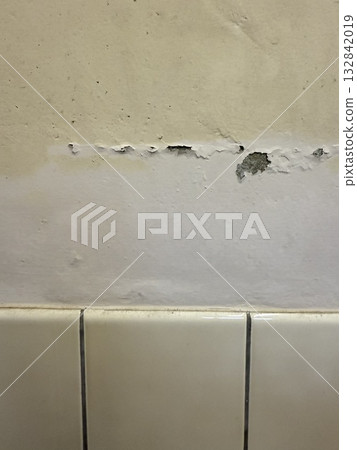 Peeling paint on the wall 132842019