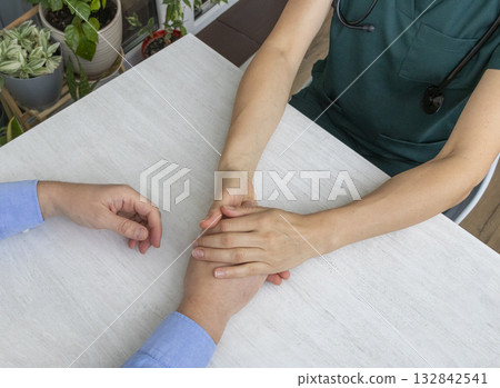 Female doctor comforting the patient 132842541