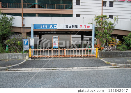 Record of the closure of Izumiya Matsubara store in Matsubara, Osaka Prefecture - Closed parking lot entrance 132842947