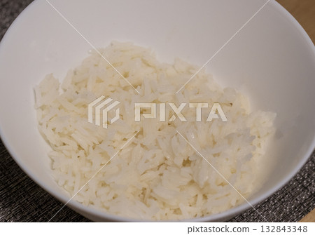 Close up shot of the cooked white rice in the bowl 132843348