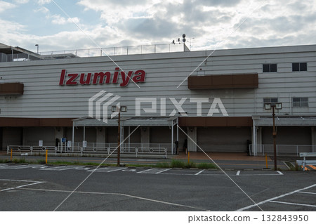 Record of the closure of Izumiya Matsubara store in Matsubara, Osaka Prefecture - Close-up of the front with the shutters closed Record of the closure of Izumiya Matsubara store in Matsubara, Osaka Prefecture - Close-up of the front with the shutters closed 132843950