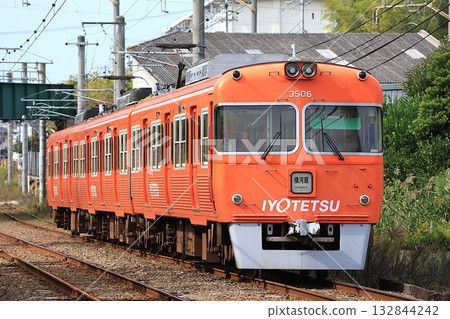 【伊予鐵道】3000系(高濱線:西木之山站) 【伊予鐵道】3000系(高濱線:西木之山站) 132844242