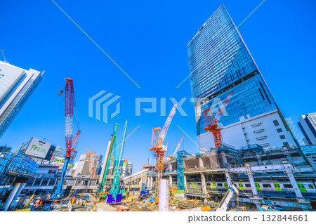 Tokyo cityscape, Japan, November 7th. Huge heavy machinery such as crawler cranes are lined up... Cylindrical structures... = Shibuya Tokyo cityscape, Japan, November 7th. Huge heavy machinery such as crawler cranes are lined up... Cylindrical structures... = Shibuya 132844661