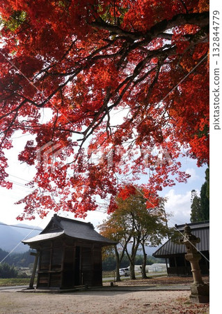 Tokuyama Shrine in Hiruzen, Maniwa City, Okayama Prefecture: during the autumn foliage season 132844779
