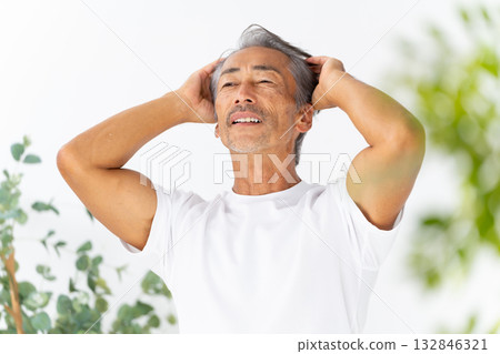 A man who cares about his hair Hair care 132846321