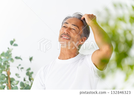 A man who cares about his hair Hair care 132846323