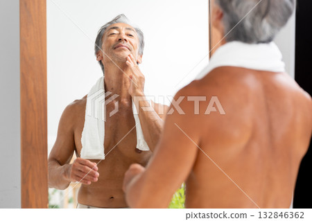 Man looking in the mirror Beauty Man looking in the mirror Beauty 132846362