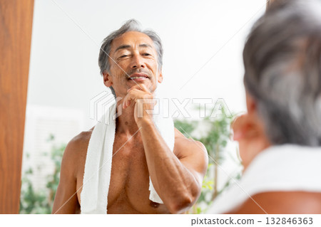 Man looking in the mirror Beauty Man looking in the mirror Beauty 132846363