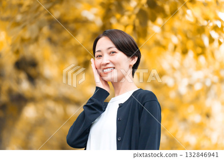 Woman walking in the autumn park Woman walking in the autumn park 132846941