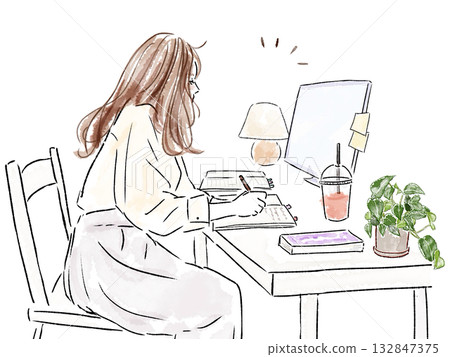 一位女士坐在桌前，在筆記本上寫東西。 132847375