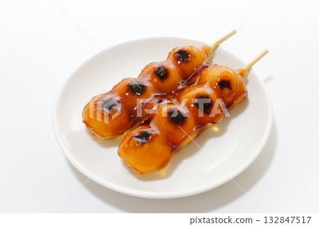 Mitarashi dumpling  132847517