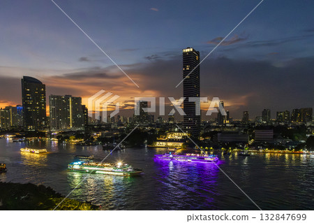 泰國首都曼谷湄南河上的日落 132847699