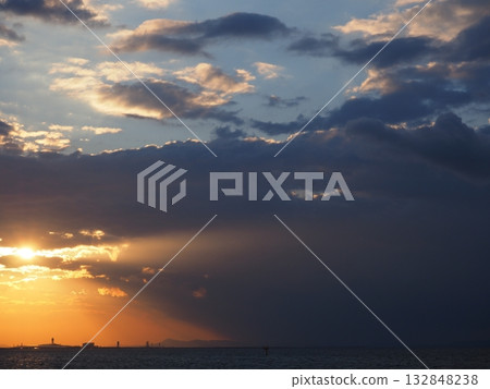 Evening view of Kansai skyline 132848238