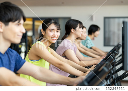 A young woman training at the gym. Photo courtesy of Sports Club & Sauna Spa Renaissance Makuhari 24 A young woman training at the gym. Photo courtesy of Sports Club & Sauna Spa Renaissance Makuhari 24 132848631