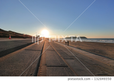 Sunrise seen from Kugenuma Beach Sunrise seen from Kugenuma Beach 132849350