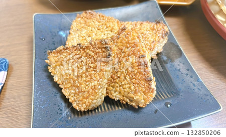 美味的烤飯糰 132850206