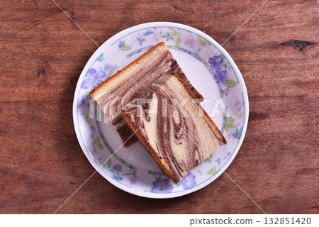marble honey spong cake marble honey spong cake 132851420