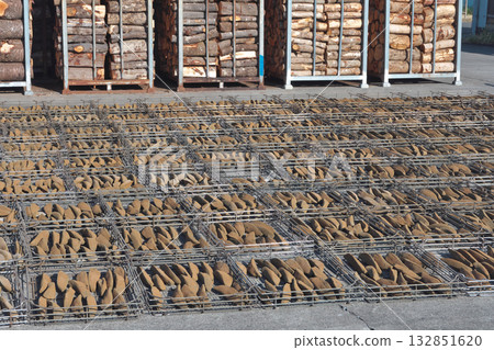 陽光曬乾的鰹魚 陽光曬乾的鰹魚 132851620