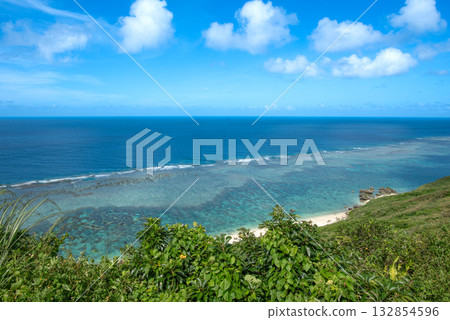 宮古島東海岸一處壯觀的景點 宮古島東海岸一處壯觀的景點 132854596