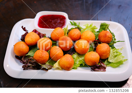 Delicious Beer Snack Platter with Fried Squid Rings, Cheese Sticks, Cheese Balls, Onion Rings, and Garlic Croutons. 132855206