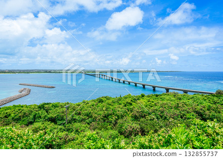 從沖繩龍宮城展望台眺望栗間橋 從沖繩龍宮城展望台眺望栗間橋 132855737